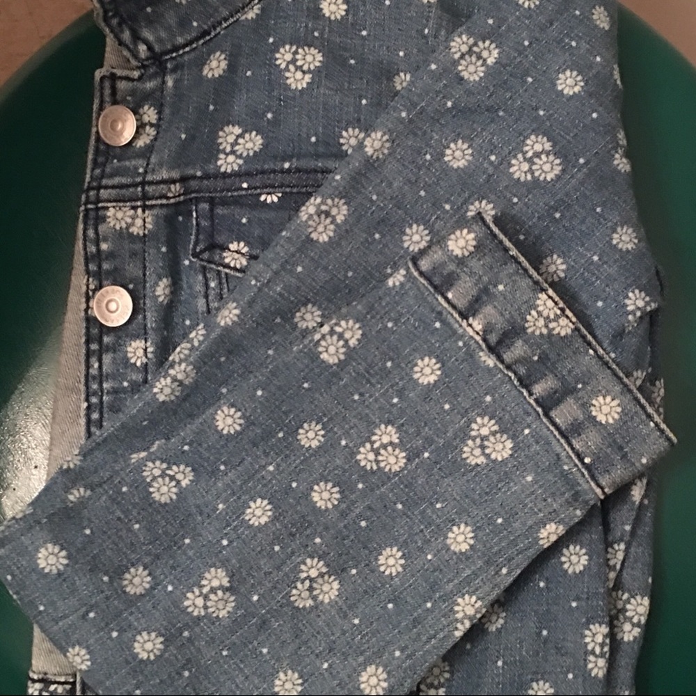 Flower Print Crop Denim Jacket - Picture 8 of 9